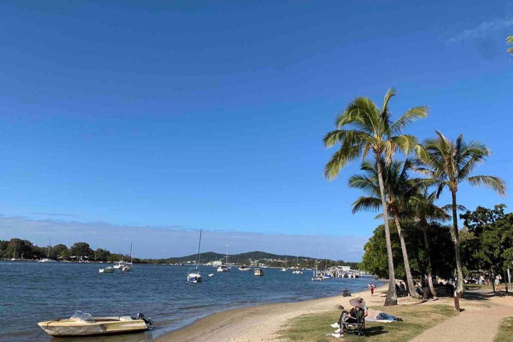 2 Bedroom Renovated Townhouse, Walk To Noosa River ヌーサヴィル エクステリア 写真
