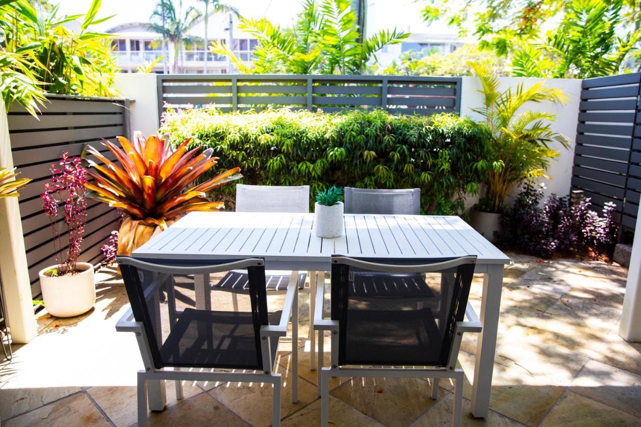 2 Bedroom Renovated Townhouse, Walk To Noosa River ヌーサヴィル エクステリア 写真